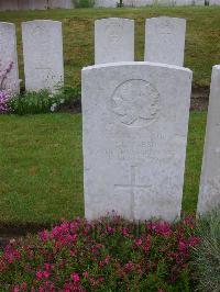 Etaples Military Cemetery - Marsh, Robert John